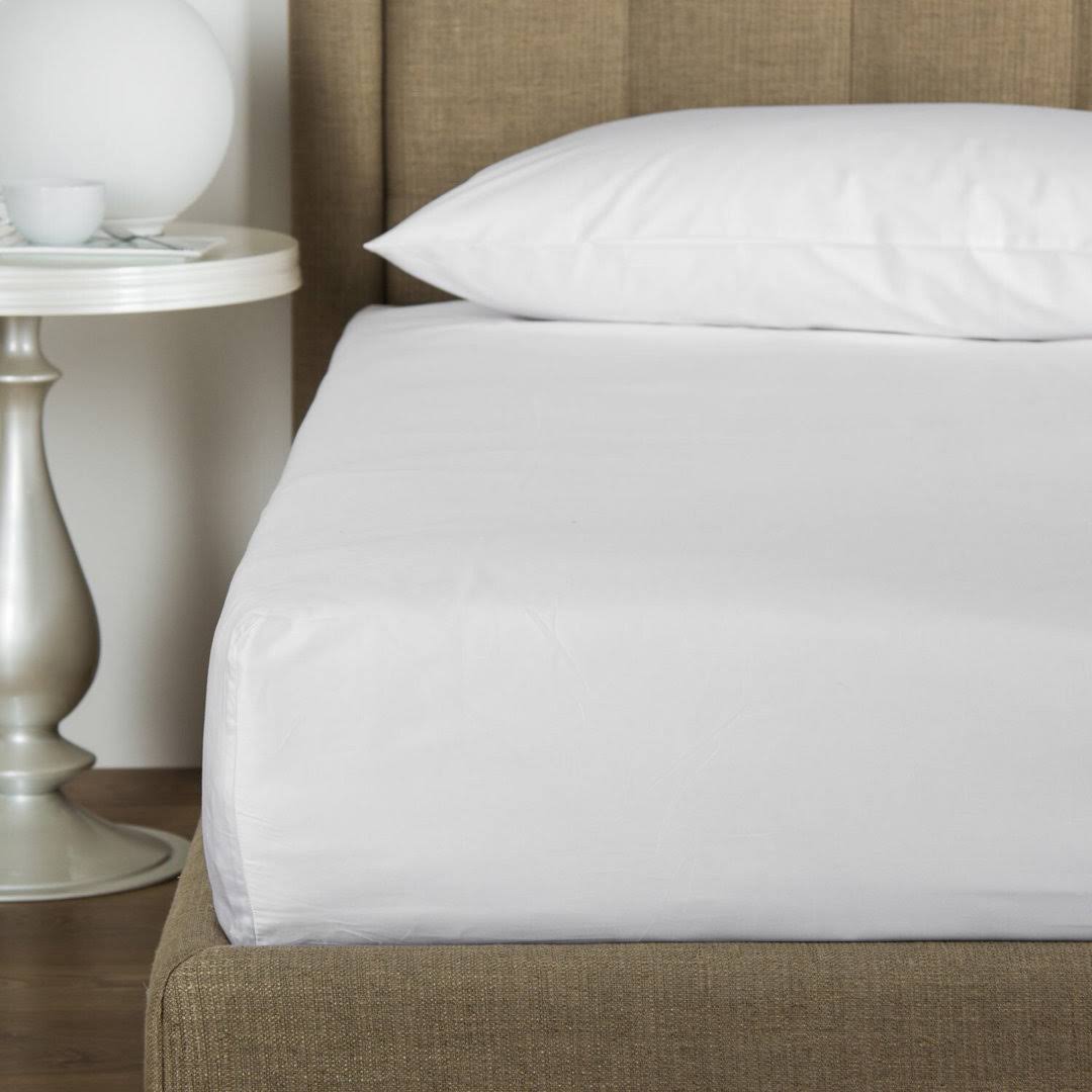 Percale Fitted Sheet Size: Queen Frette Gray/White