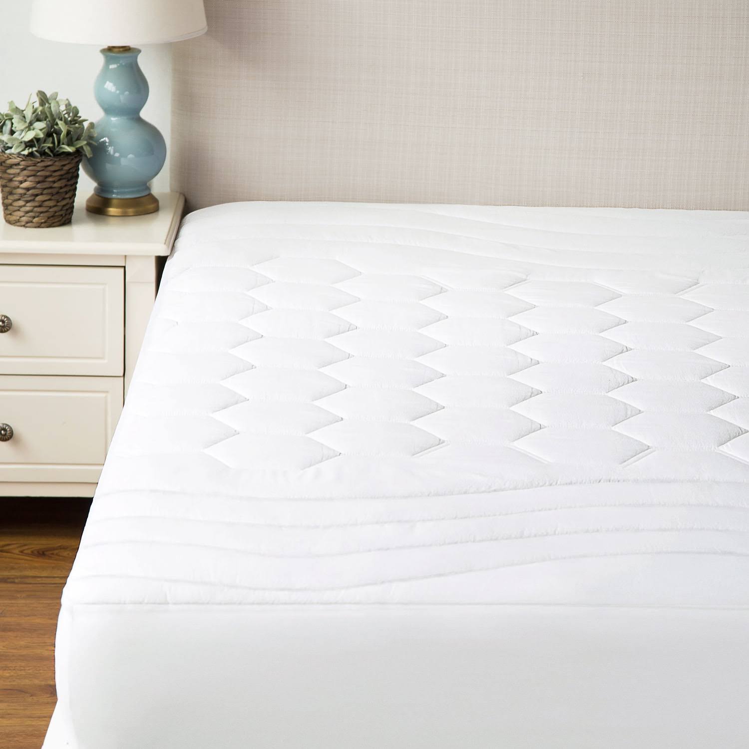 Bedsure Mattress Pad Queen Size - Breathable - Ultra Soft Quilted Mattress Protector, Fitted Sheet Mattress Cover White
