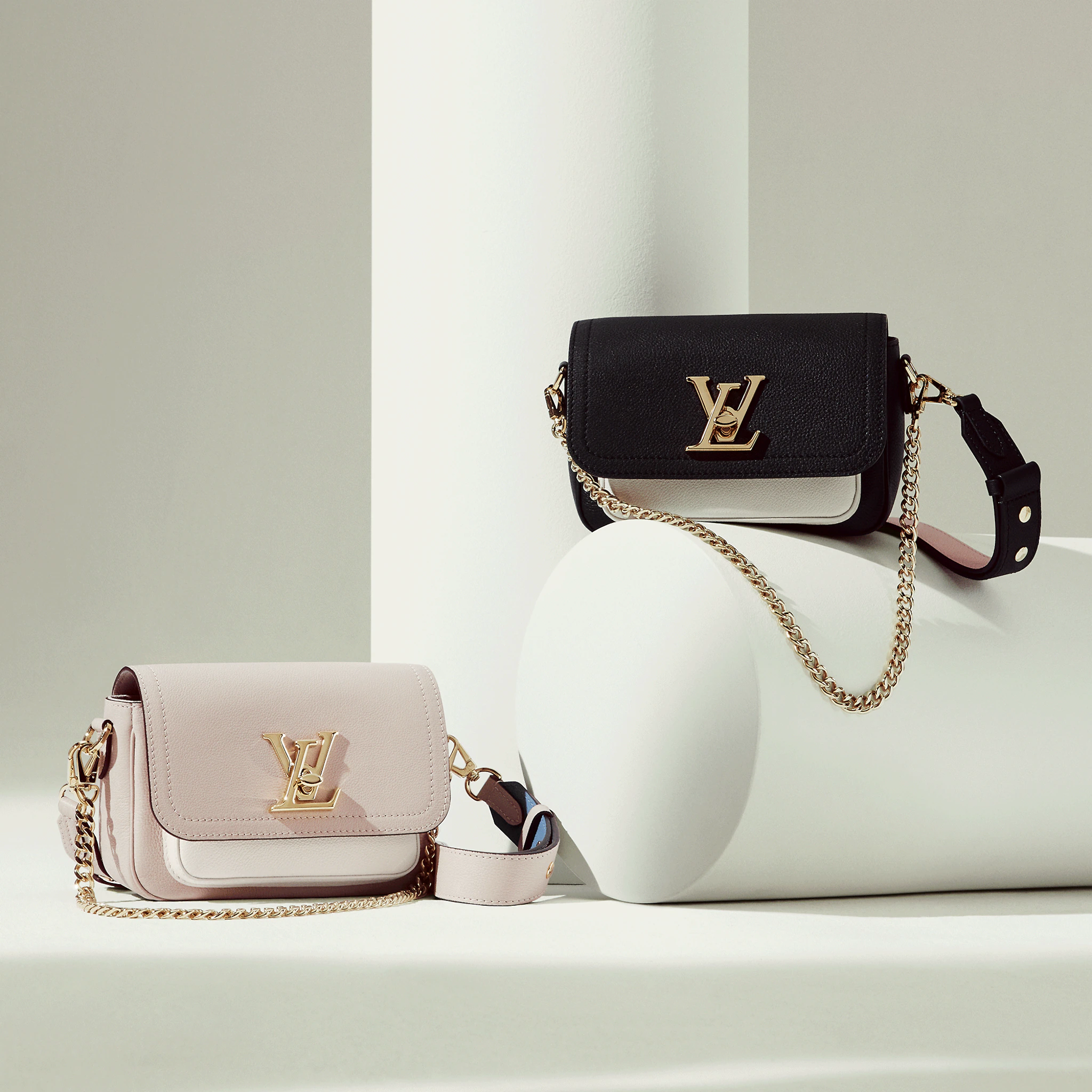 Louis Vuitton M21084 LockMe Tender