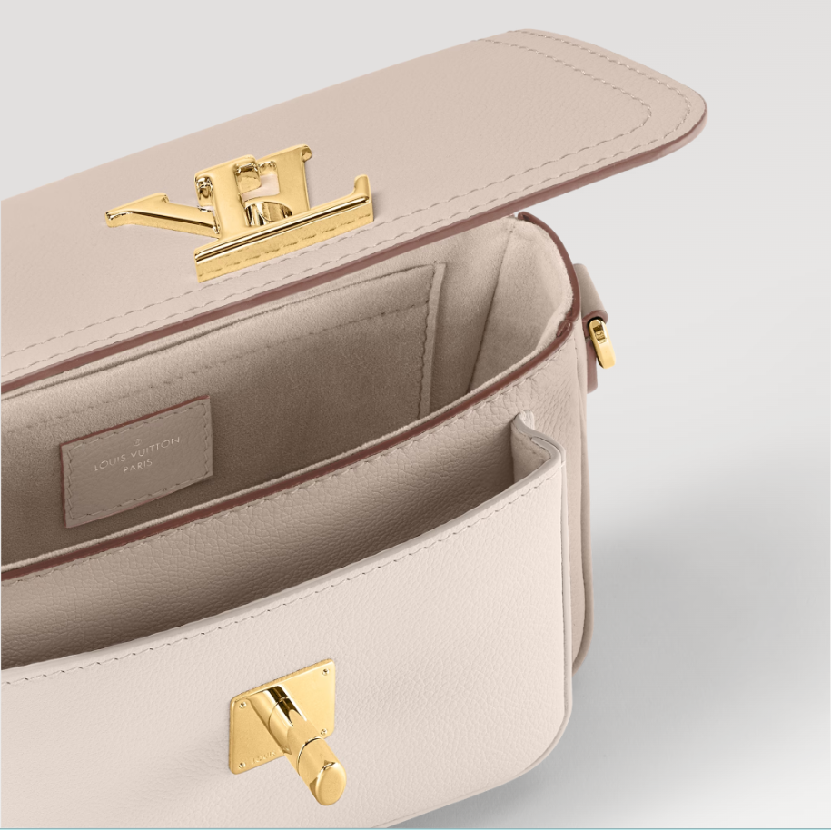 Louis Vuitton M21084 LockMe Tender