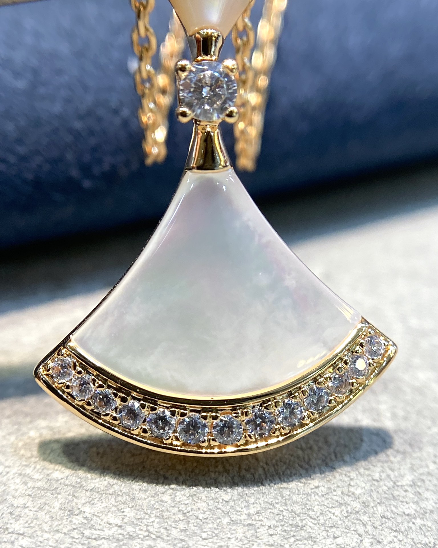 Bulgari Divas'Dream Necklace Series Pearl Fritillaria 18K Rose Gold