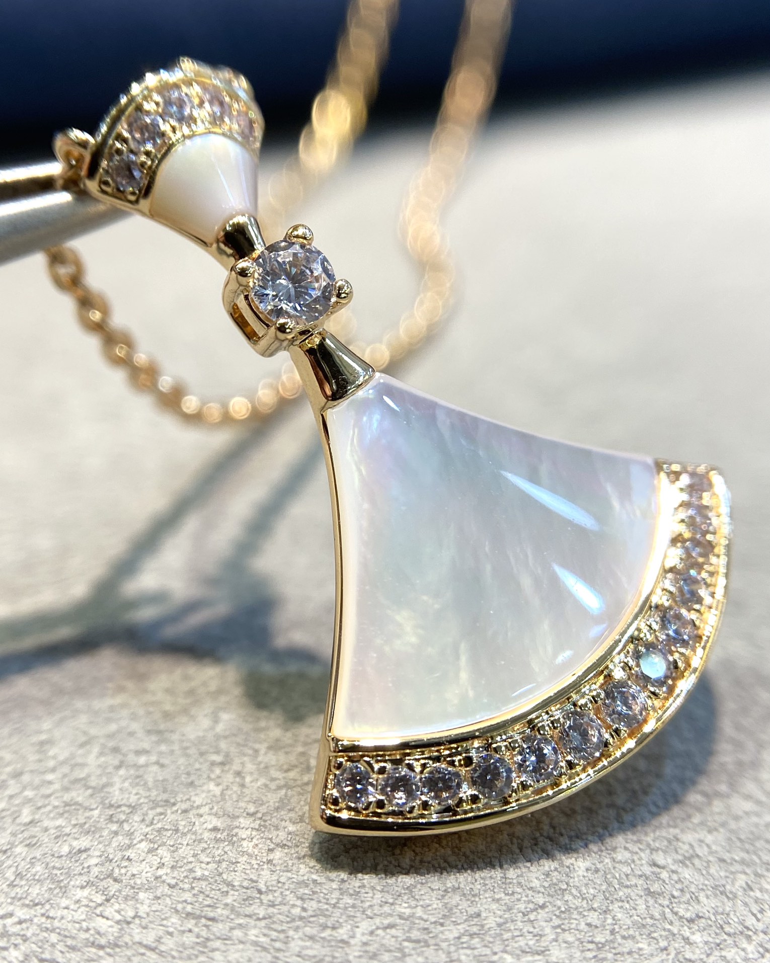 Bulgari Divas'Dream Necklace Series Pearl Fritillaria 18K Rose Gold