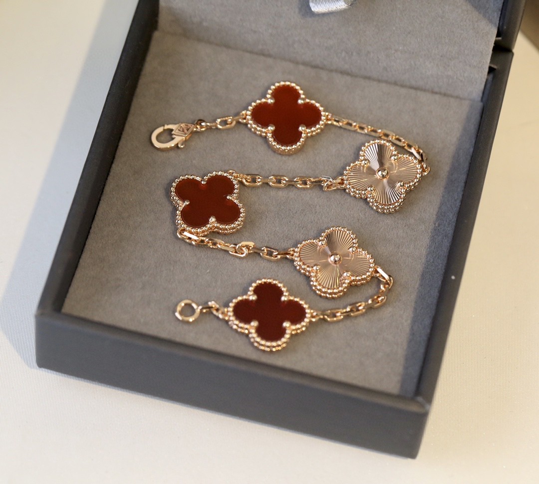 Van Cleef & Arpels Four Leaf Lucky Series 18K Gold Bracelet