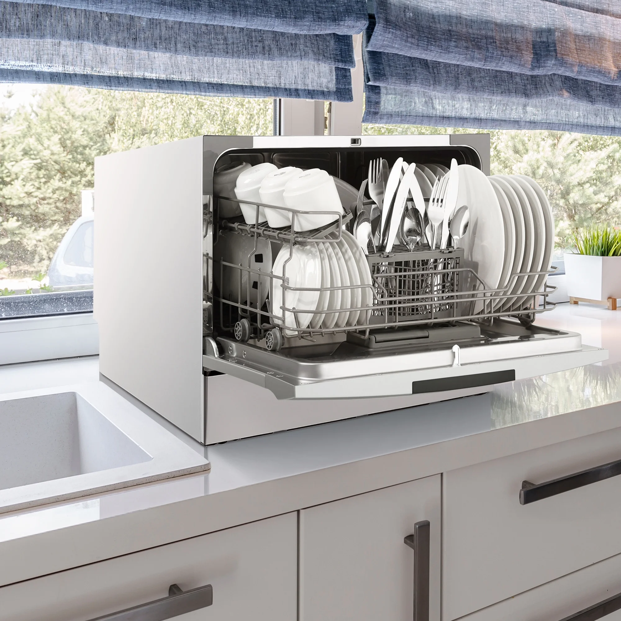 Danby 6 Place Setting Countertop Dishwasher in White (DDW621WDB)
