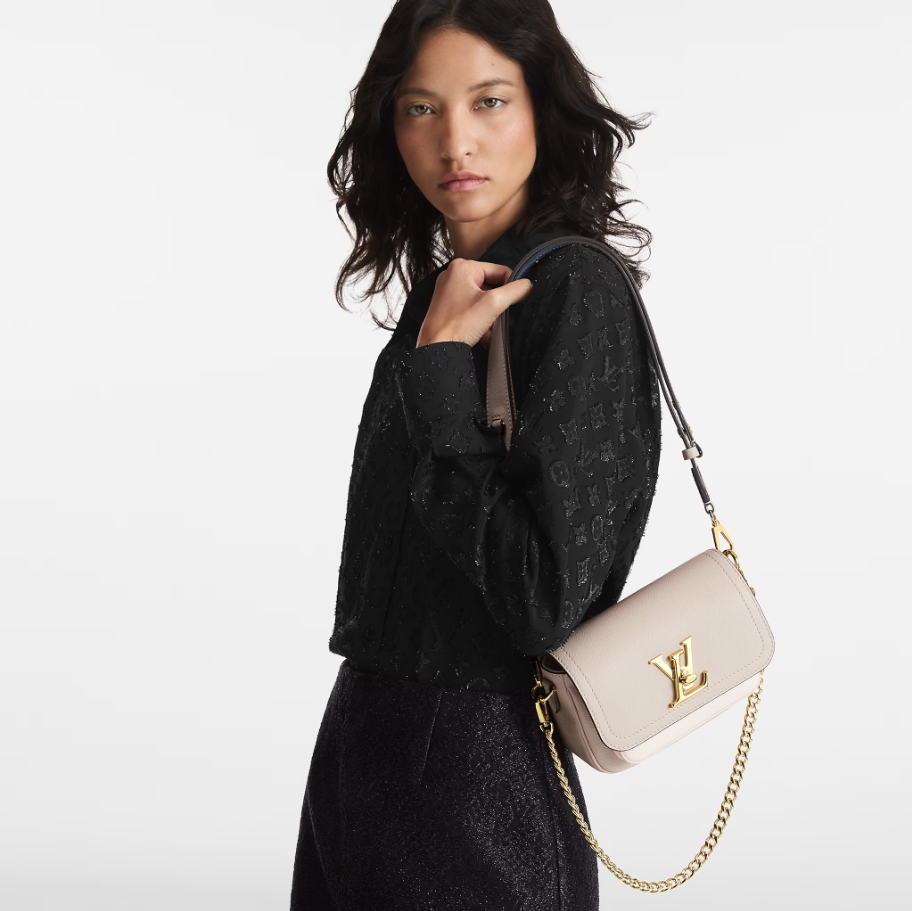 Louis Vuitton M21084 LockMe Tender