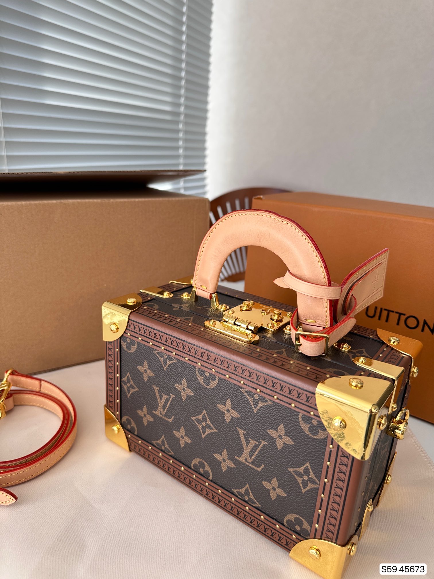 LV Petite Malle 2023 new style box size 22*13cm