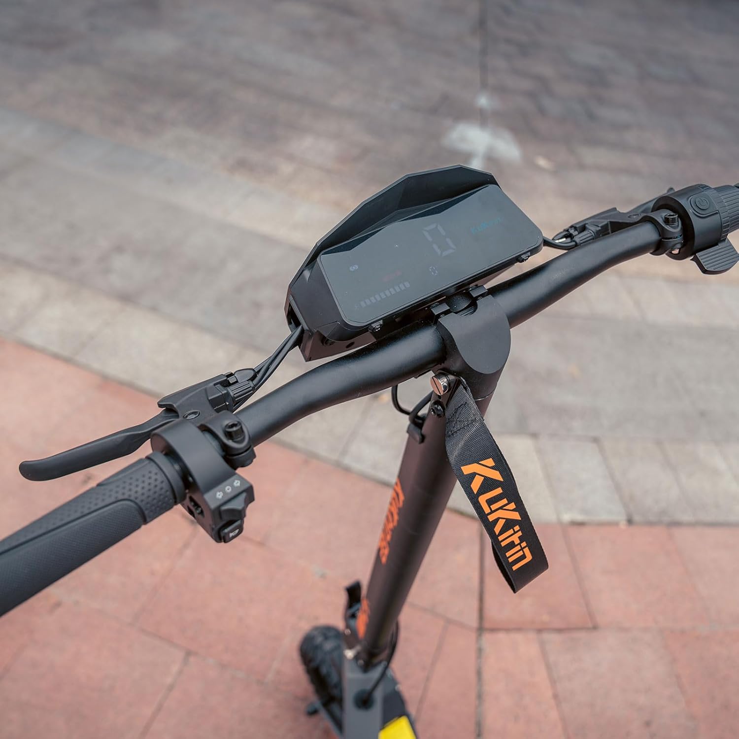 Trottinette électrique tout terrain batterie 48 V 15 Ah autonomie 55 km pneus 10 pouces