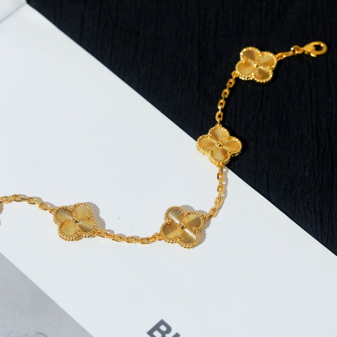 Van Cleef & Arpels Four Leaf Lucky Series 18K Gold Bracelet