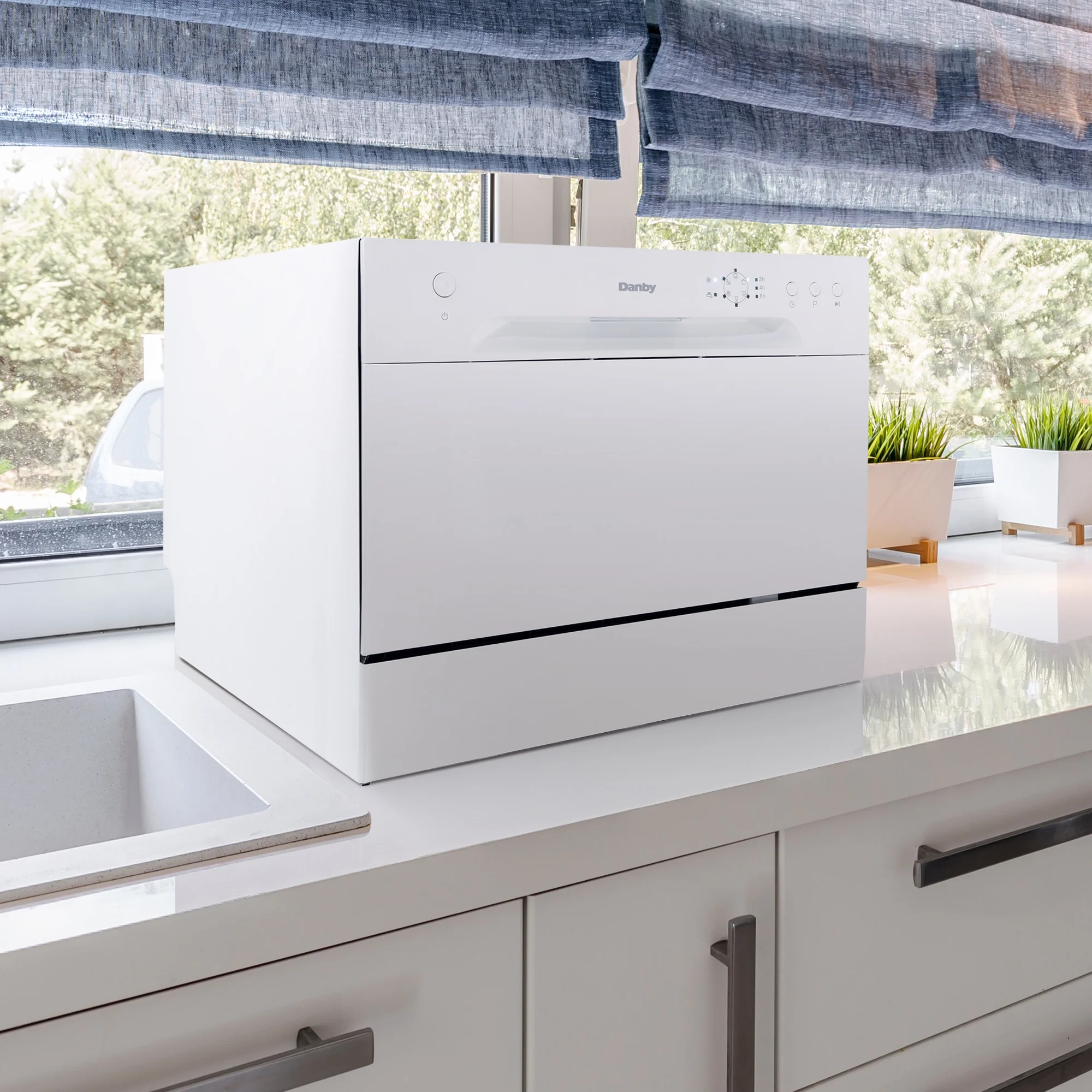 Danby 6 Place Setting Countertop Dishwasher in White (DDW621WDB)